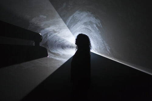 <em>Anthony McCall: You and I, Horizontal (II)</em>, installation view, Contemporary Art Museum St. Louis, September 6-December 29, 2013. Photo: David Johnson.﻿﻿